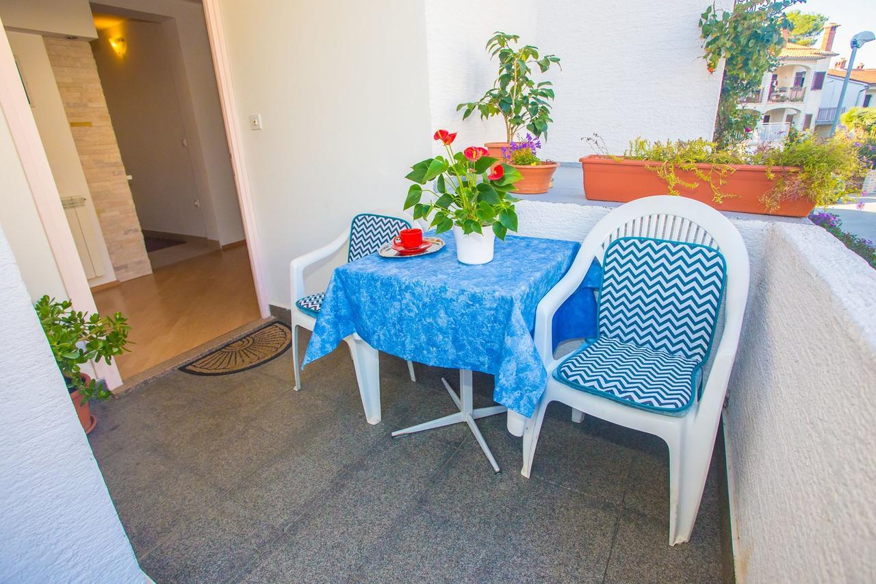 App. Fiorela Hotel Porec Exterior photo