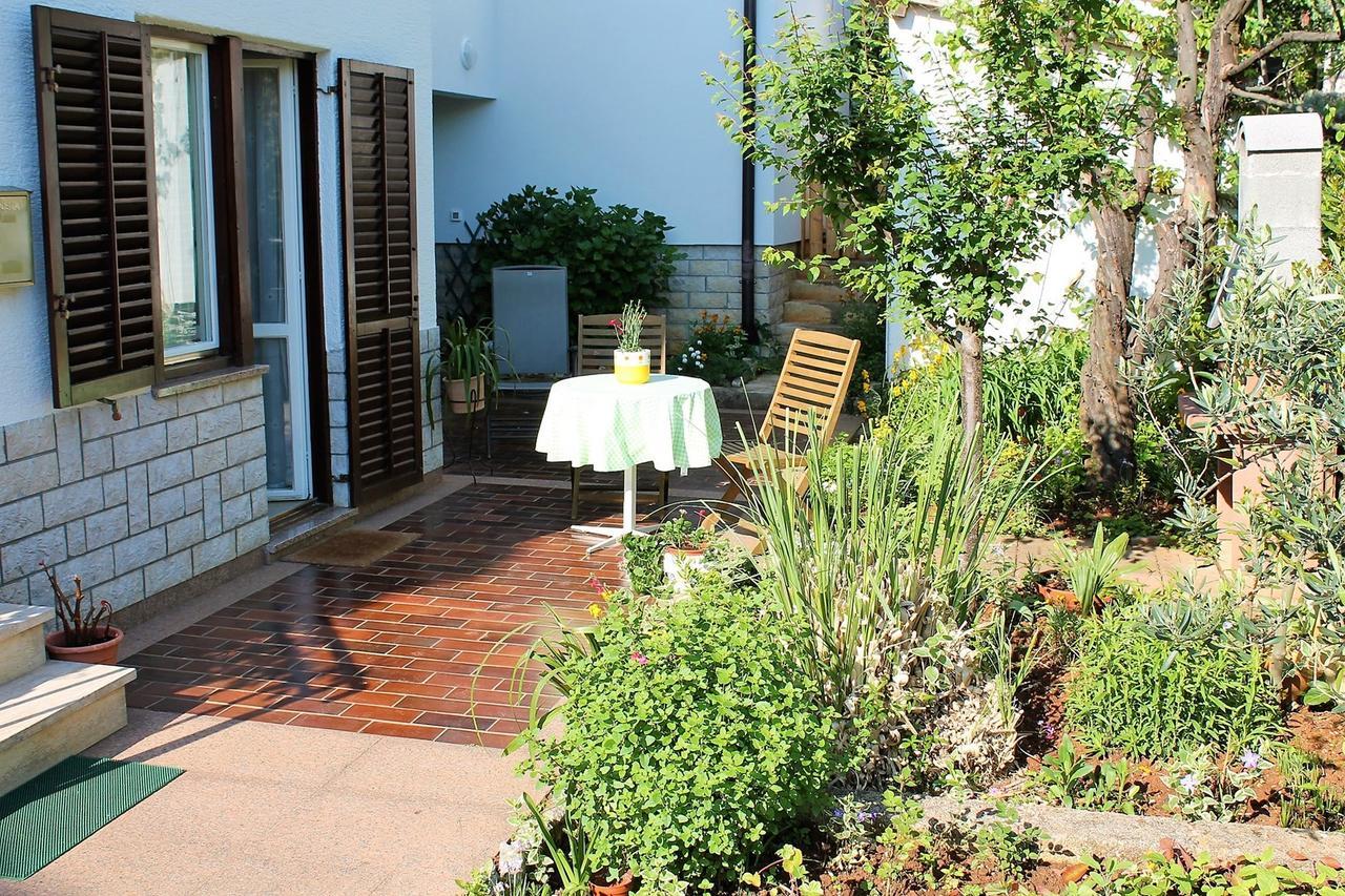 App. Fiorela Hotel Porec Exterior photo