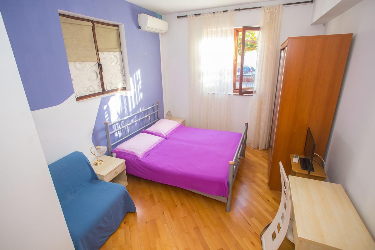 App. Fiorela Hotel Porec Exterior photo