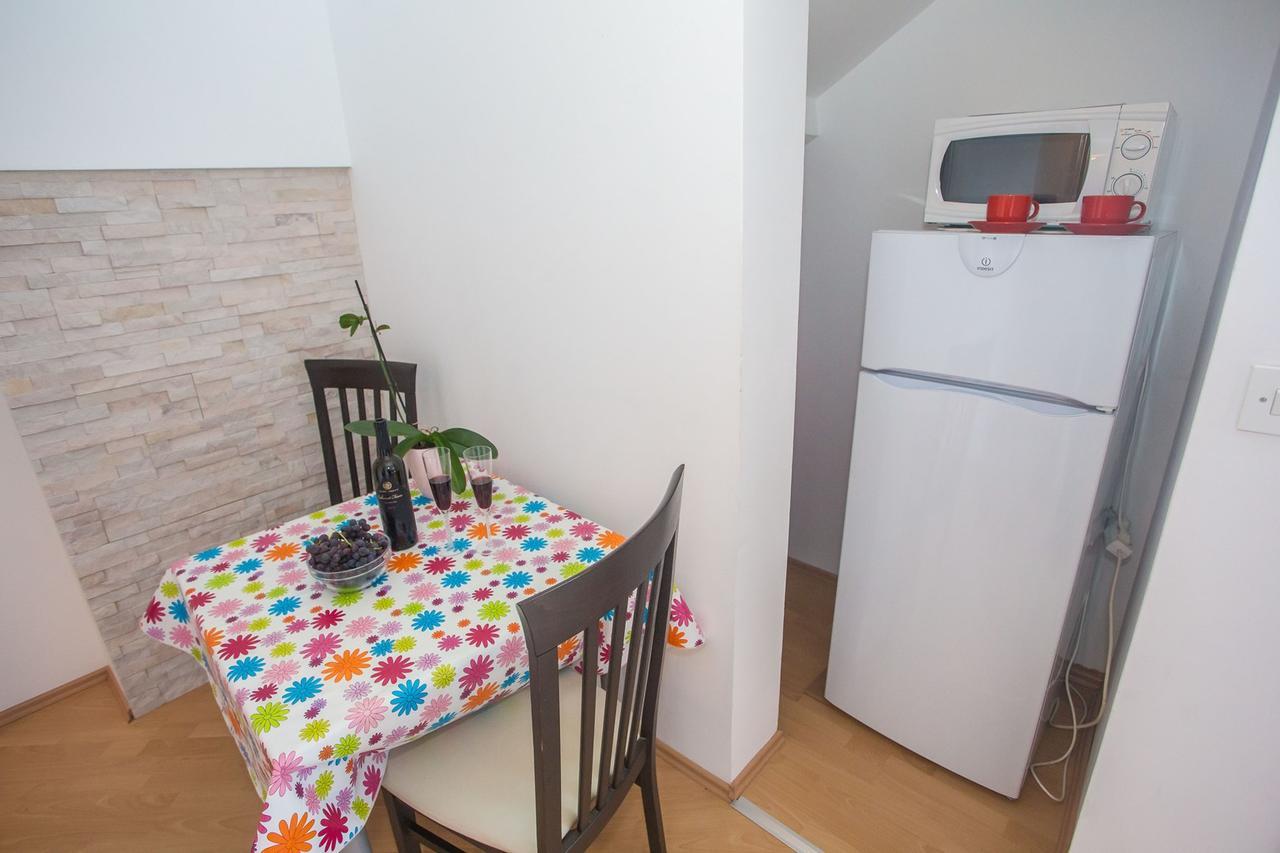 App. Fiorela Hotel Porec Exterior photo