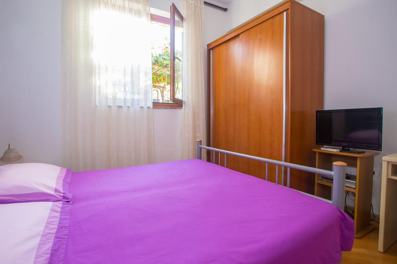 App. Fiorela Hotel Porec Exterior photo